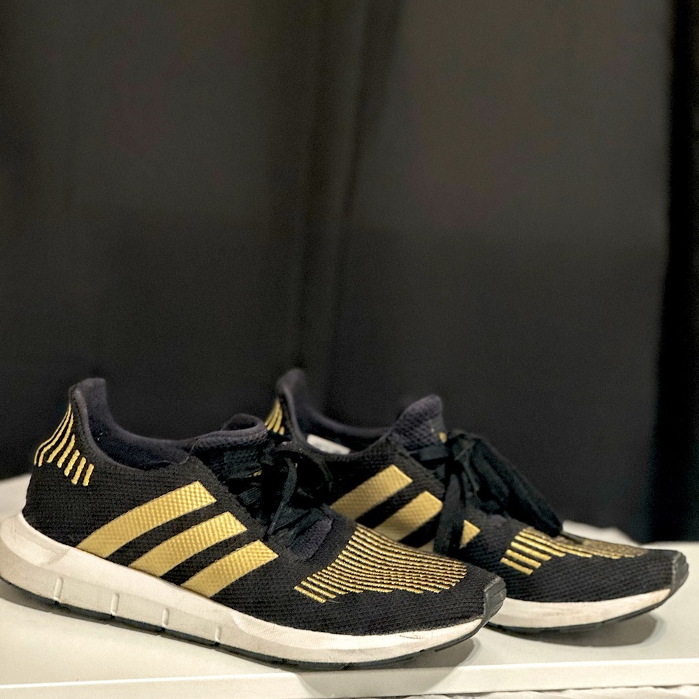Adidas swift run, women’s running shoe
